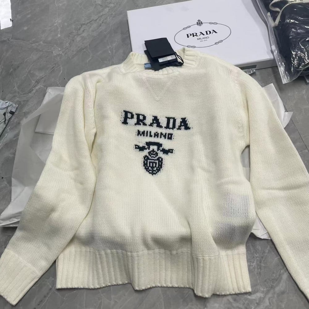 Prada Maglione con ricamo Unisex