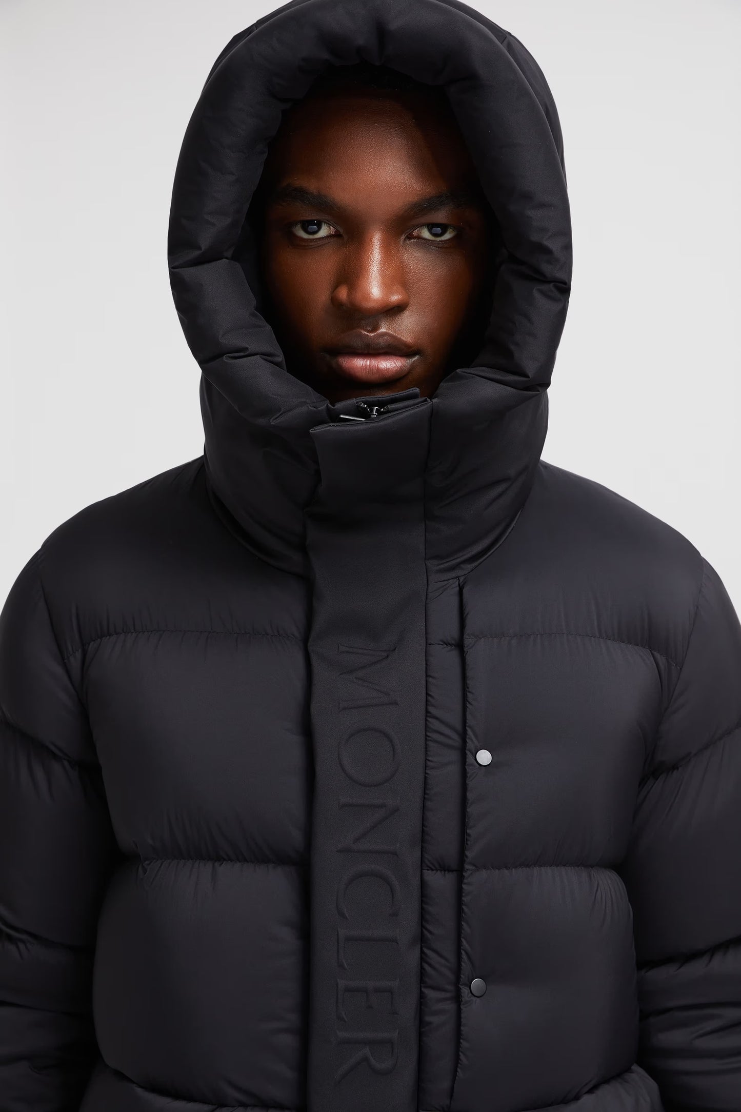 Moncler Piumino corto Madeira con cappuccio